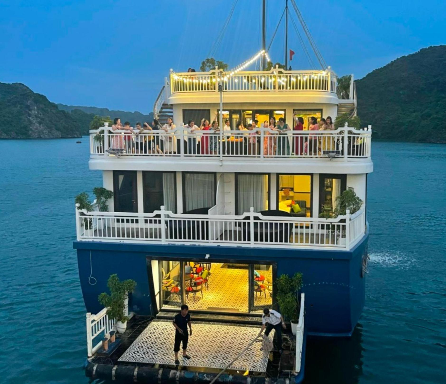 Отель Lotus Elegance Cruise Халонг Экстерьер фото