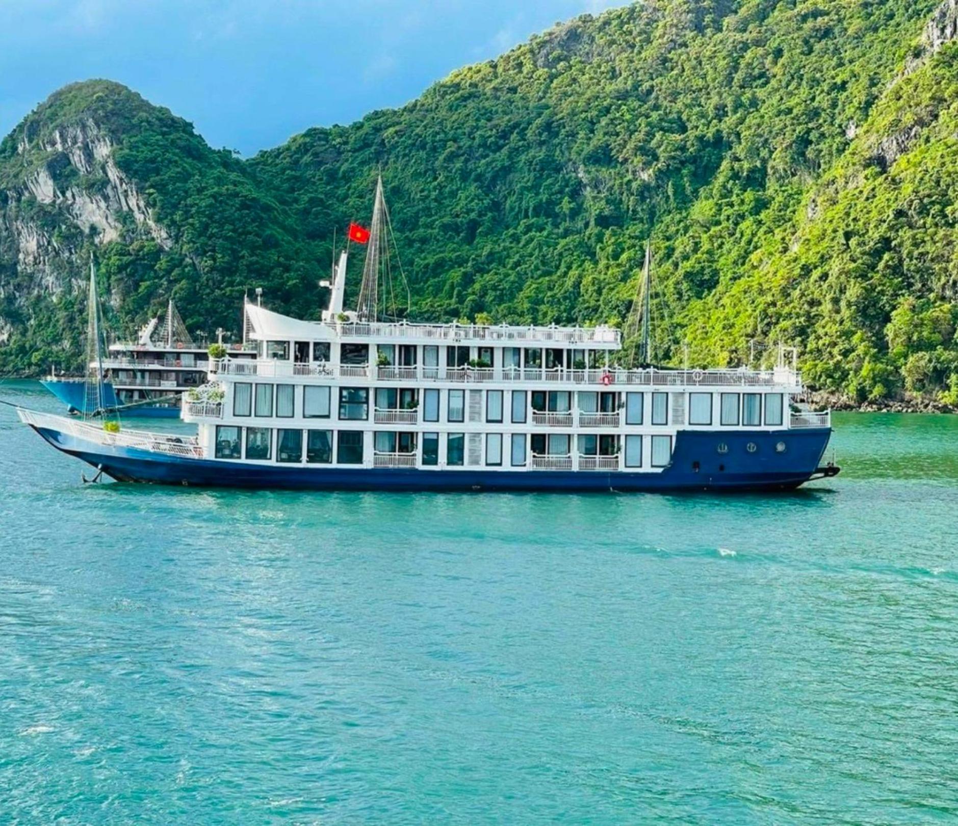 Отель Lotus Elegance Cruise Халонг Экстерьер фото